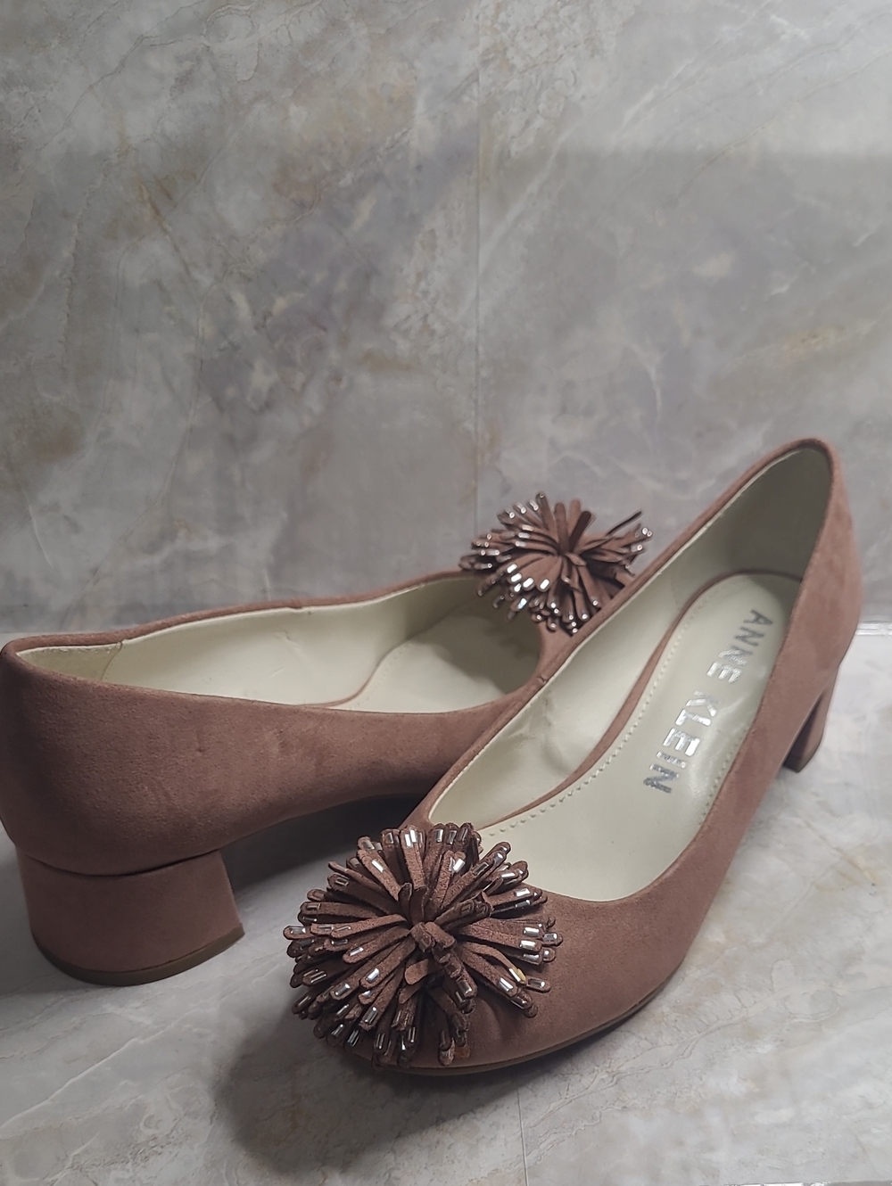 ANNE KLEIN HollyEmbellished Pumps in Blush/pink Faux Suede Like New